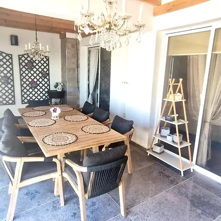 Sea View Penthouse 아파트