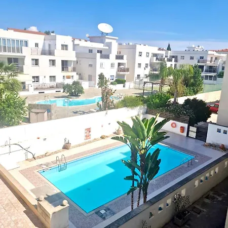 Sea View Penthouse アパート ラルナカ