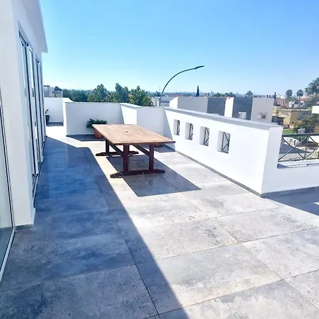 Sea View Penthouse アパート *