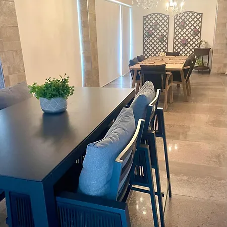 Sea View Penthouse アパート *