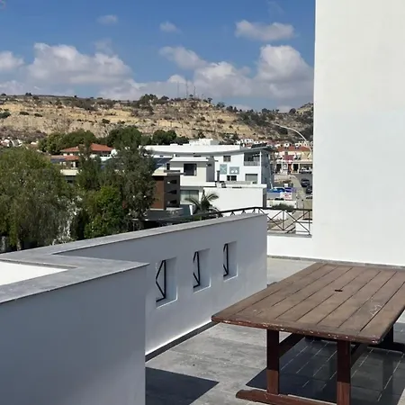アパート Sea View Penthouse ラルナカ