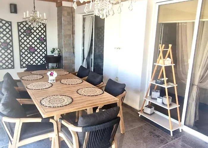 Sea View Penthouse アパート