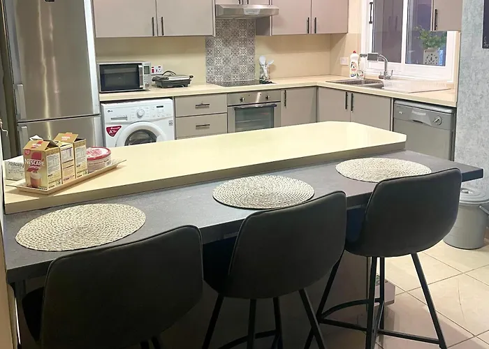 Sea View Penthouse * Larnaca